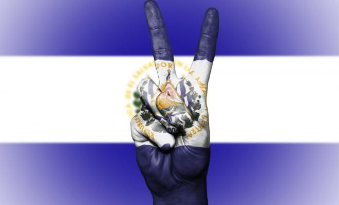 Жителям Сальвадора начнут выдавать зарплату в биткоине