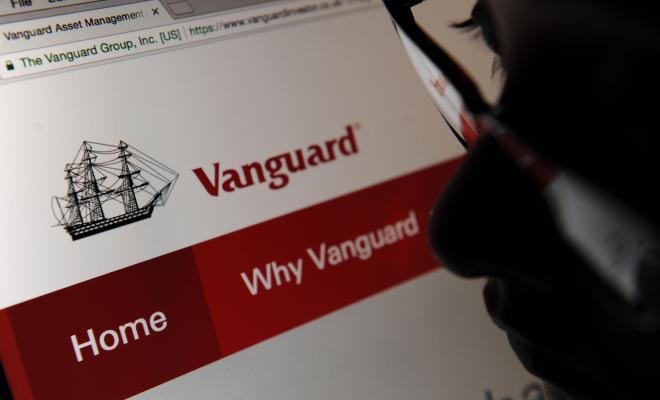 Кэти Вуд критикует Vanguard из-за отказа от криптовалюты